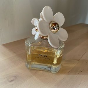 Marc Jacobs Daisy perfume